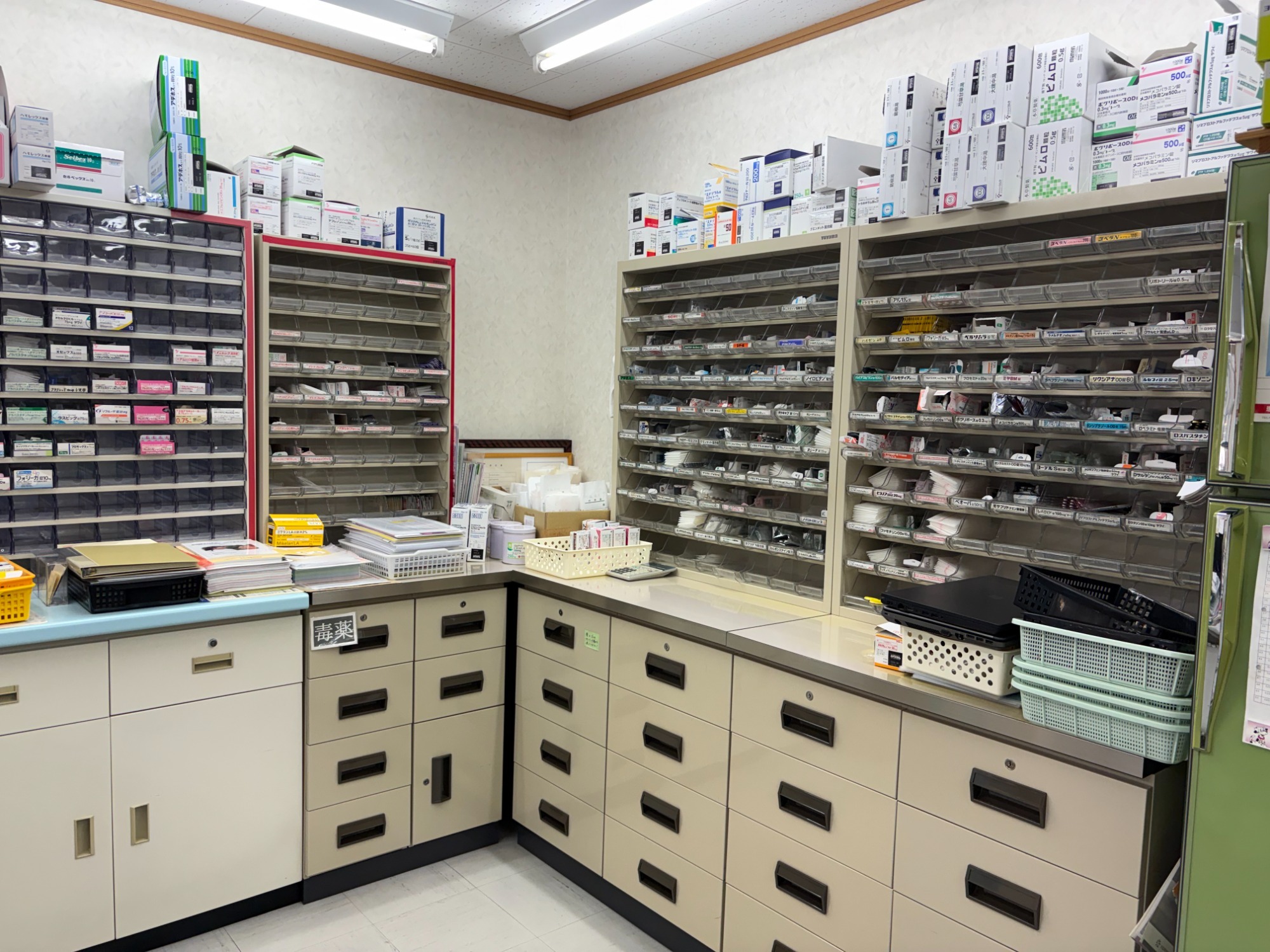 院内町薬局 調剤室